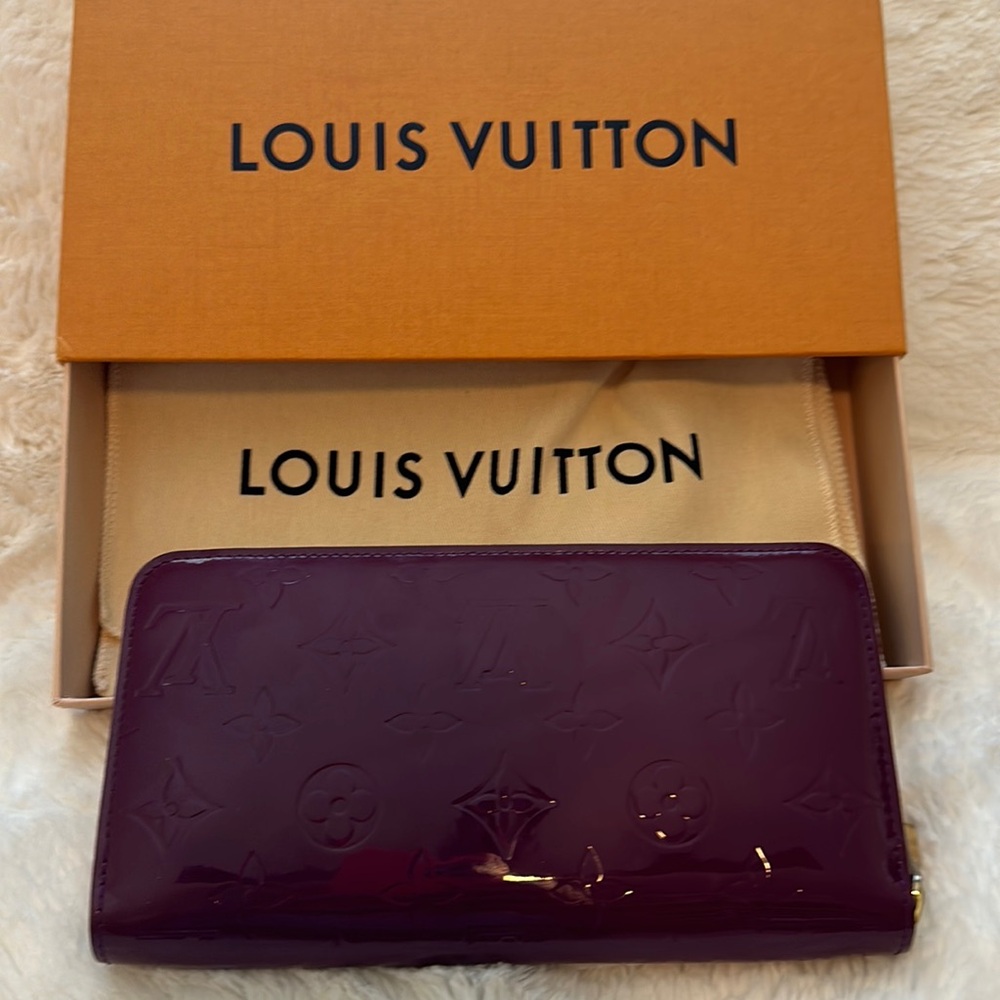 LOUIS VUITTON 💜 Plum Vernis zippy wallet FLAWLESS Authentic 2013 beautiful 💜